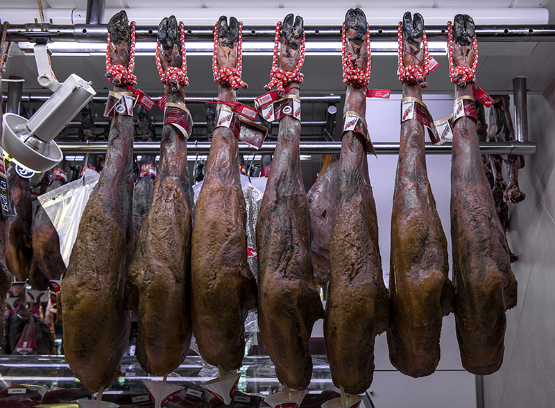 La Boqueria (2), ham on the hoof