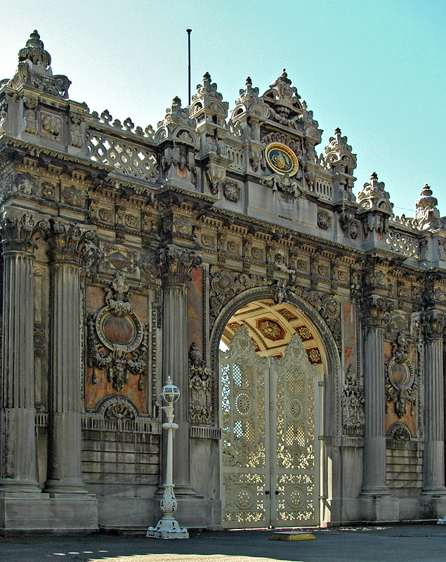 Dolmabahe Gate