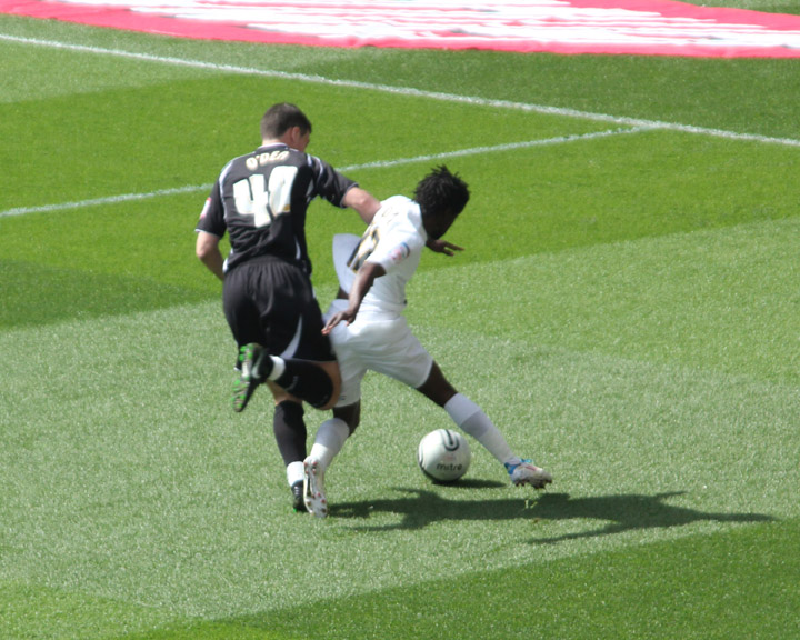 Dyer Beats His Man