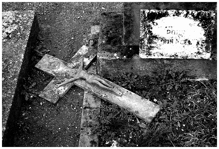 Cross on grave 4