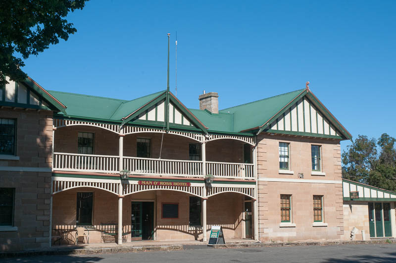 Man O'War Hotel at Ross