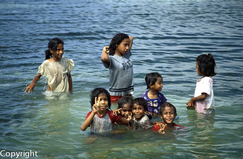 Children playing at Com