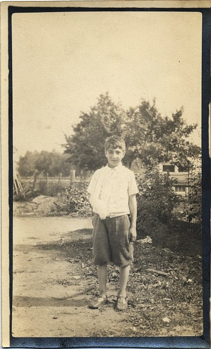 Marcel with broken arm c.1922