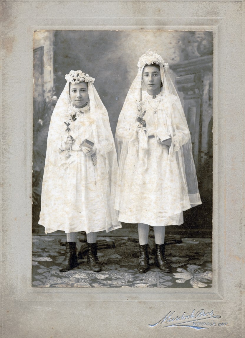 Les soeurs Lemire - Amelie et Annie c. 1898 Tecumseh Ontario