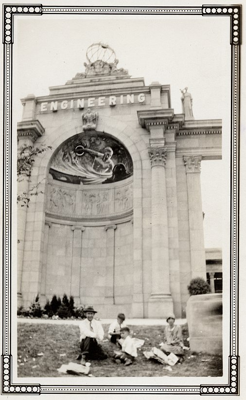 Victor and Annie Baillargeon at Toronto or 1939 Worlds Fair NYC