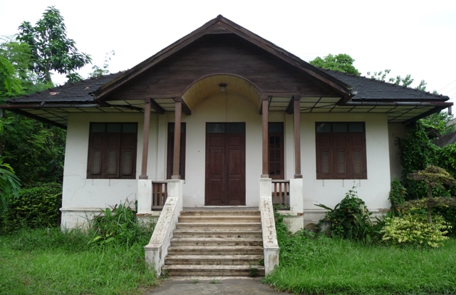 Abandoned house near Wat Ket Karam