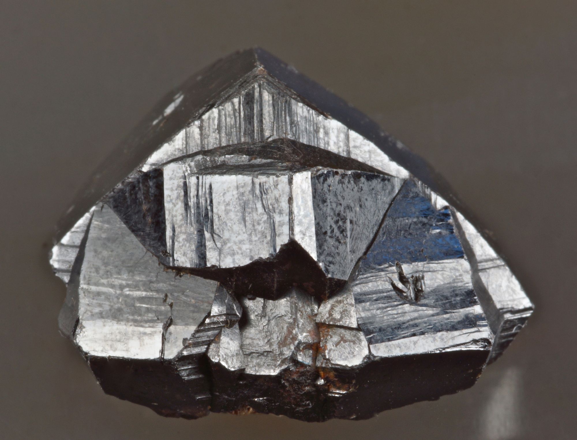 Cassiterite, 22 mm polycyclic twin on 45 mm matrix. Copes Creek, Tingha Tinfield, Hardinge County, New South Wales, Australia.