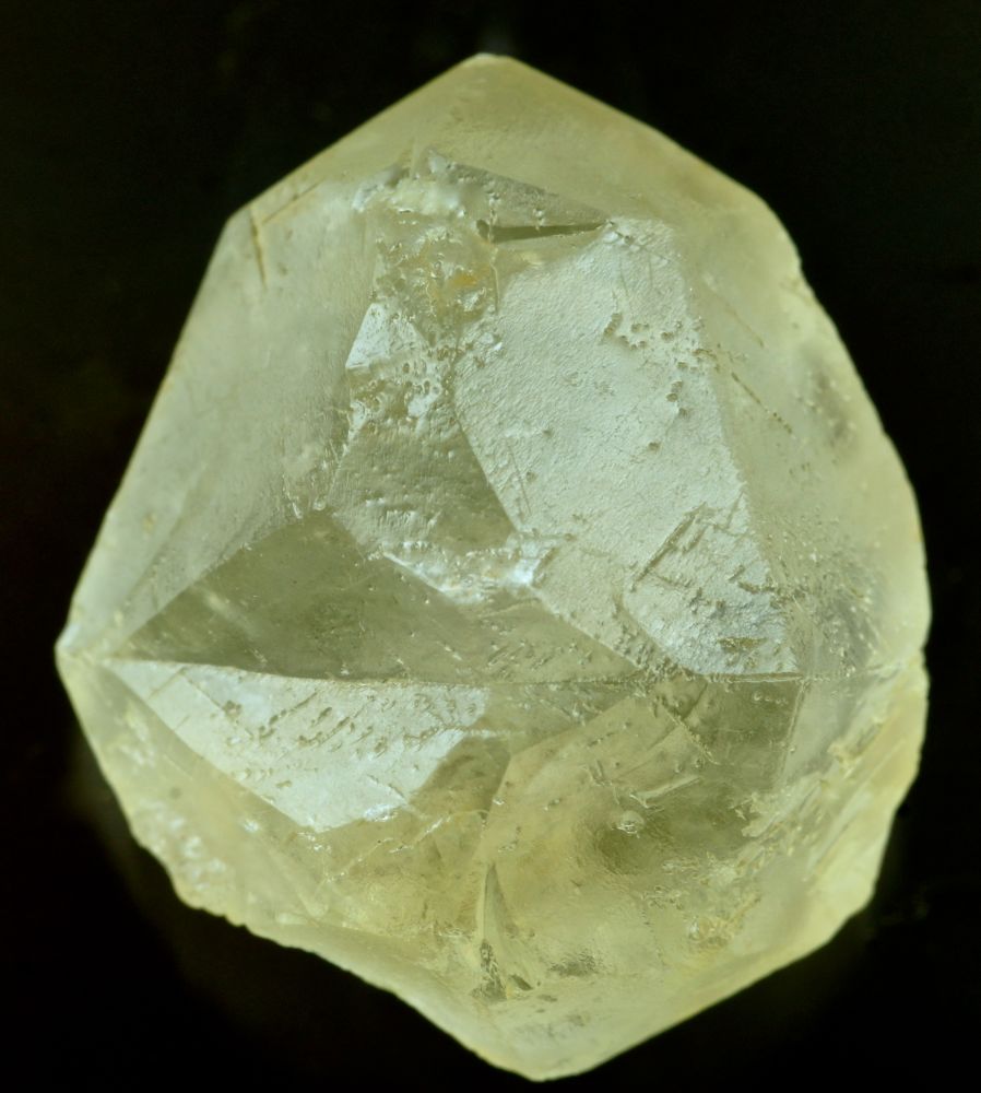 Calcite twin, {00.1}, Derbyshire twin, 26 mm. Hollandtwine Mine, Dirtlow Rake, Castleton, Derbyshire, UK.