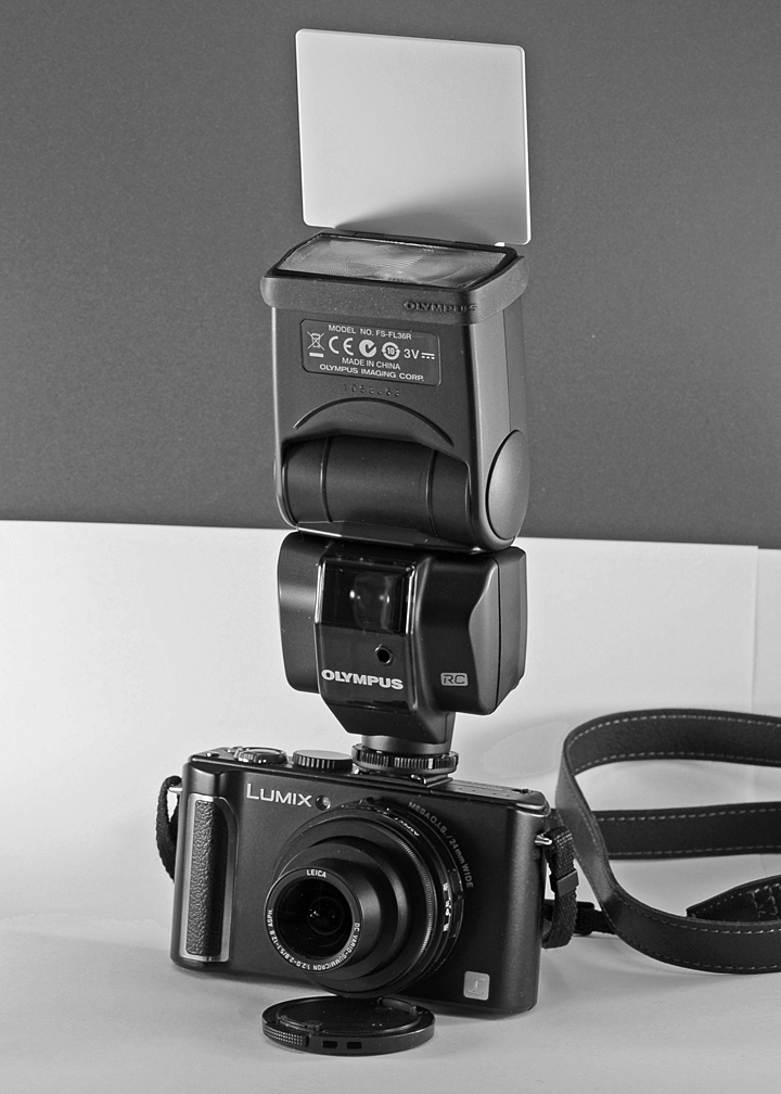 LX3 CAMERA WITH THE OLYMPUS FL-36R FLASH AND OLYMPUS FLRA-1 REFLECTOR ADAPTER (FRONT VIEW)