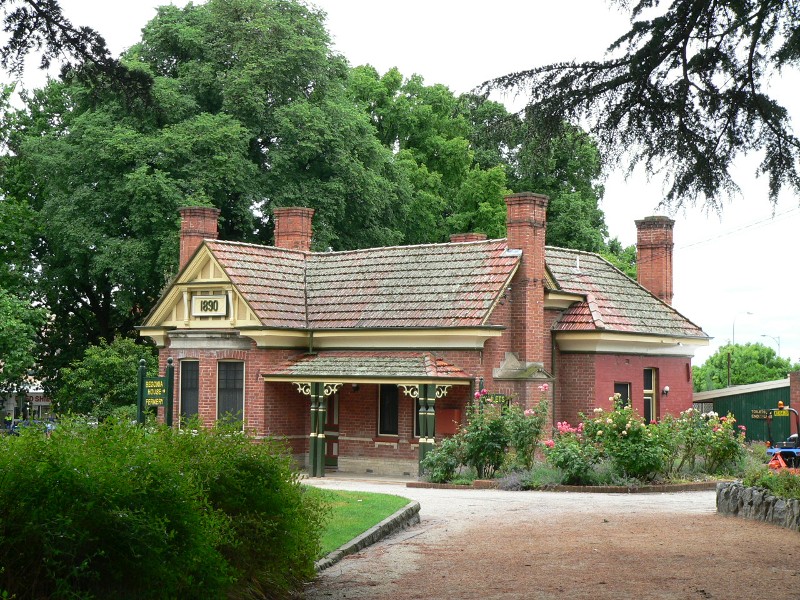NSW Bathurst Caretaker Cottage 