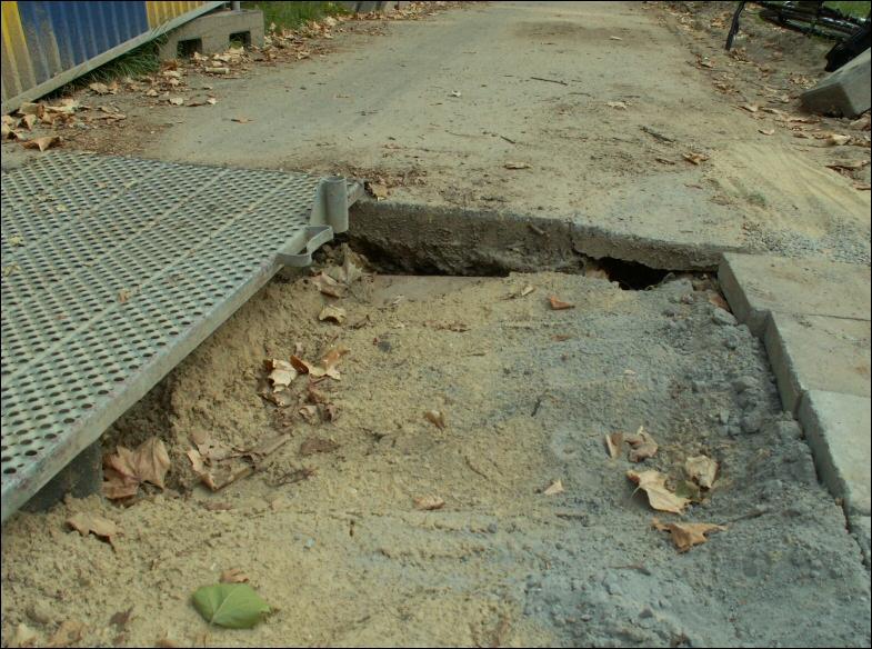 21/6/2006 - Un trou en plein milieu de la piste, et non scuris, dune profondeur de vingt centimtres.