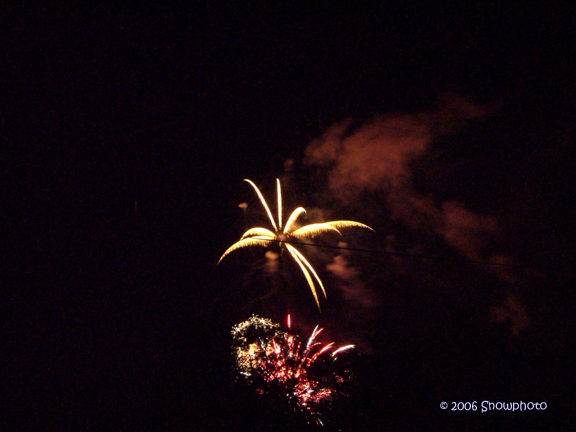 Aurorafireworks20056.jpg