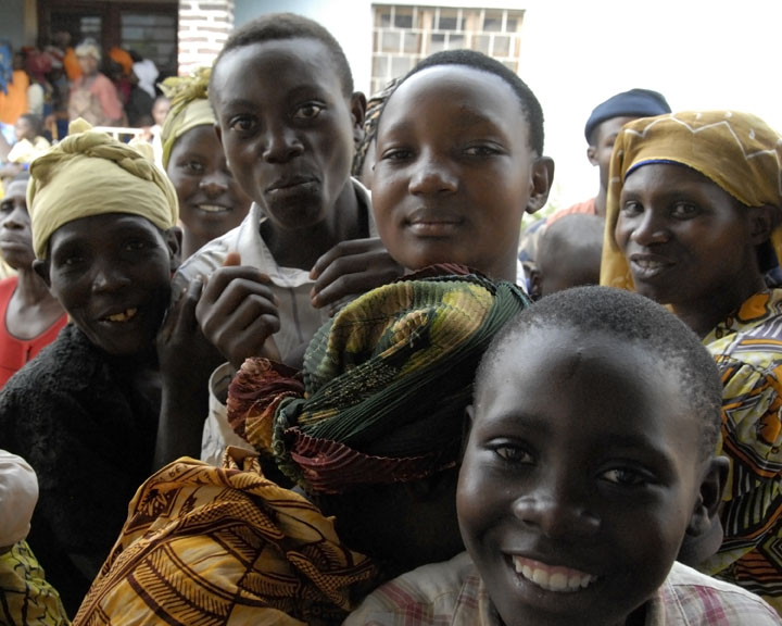 ds20060312a_0033aw Gisenyi Kids.jpg