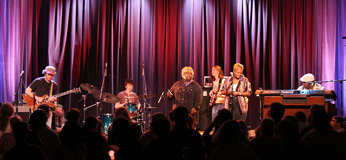 The band: S Kimock, JM Kimock, Cheryl Rucker, Wallin, Shirley Starks, Seals
