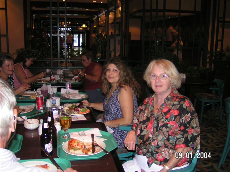 Jocey Mem 09-01-04 027 Dinner Social.jpg