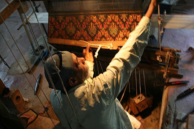 Himroo shawl factory