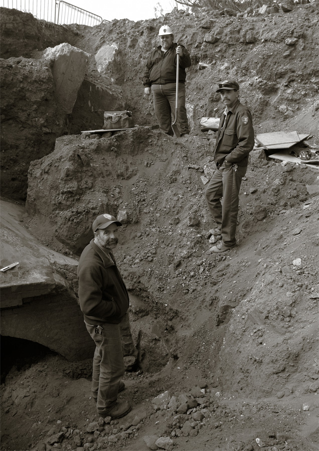 The-excavators-duotone.jpg