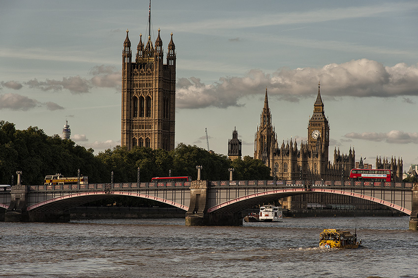 London_Lambeth Bridge_D7M6847s.jpg