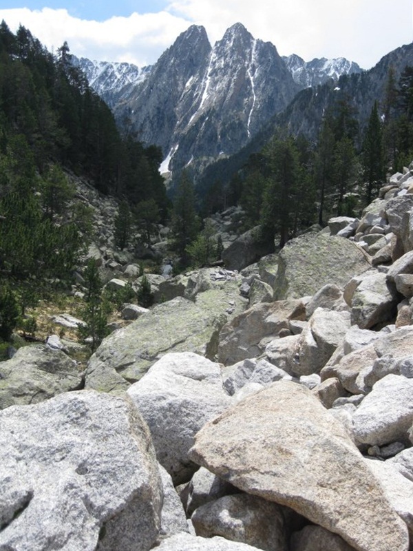 Els Encantats des del Cam al Mirador de lEstany