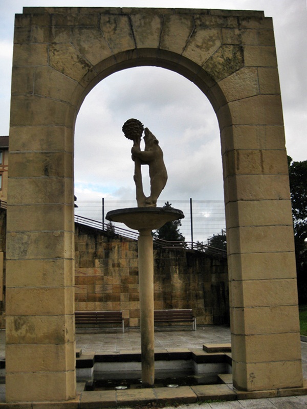 Hondarribia. El Oso y el Madroo