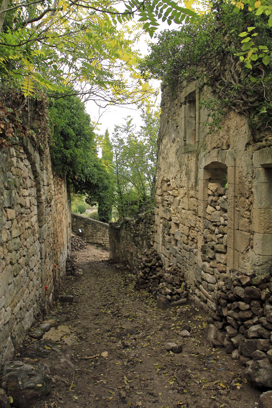 earthquake damaged houses in Oppde