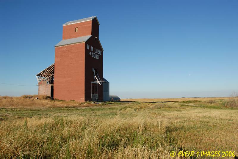 Lueke Farms Elevator Moved from Attica SK Sept 2006