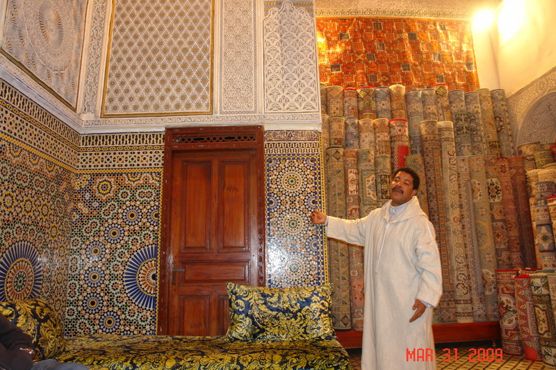 Fez_111 carpet seller.JPG