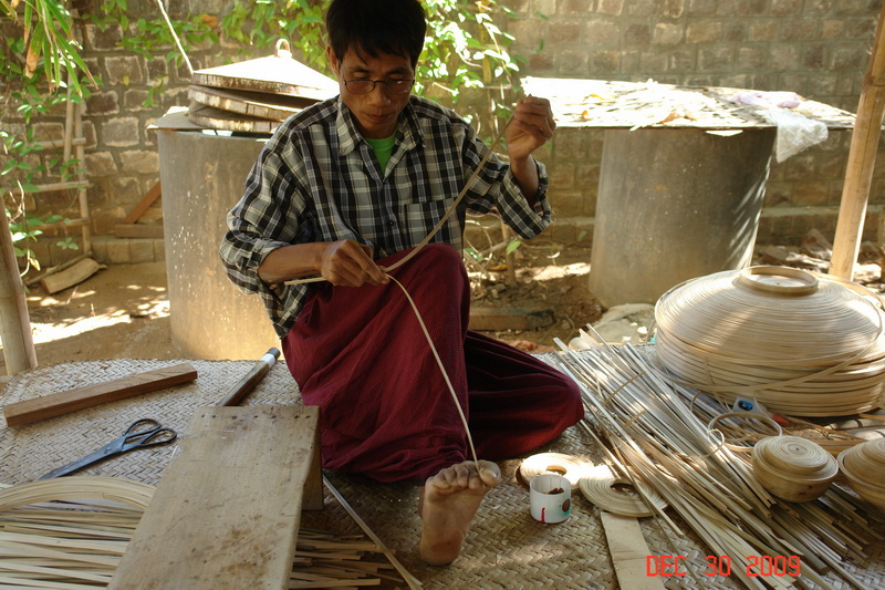 bagan32 making lacquerware.JPG