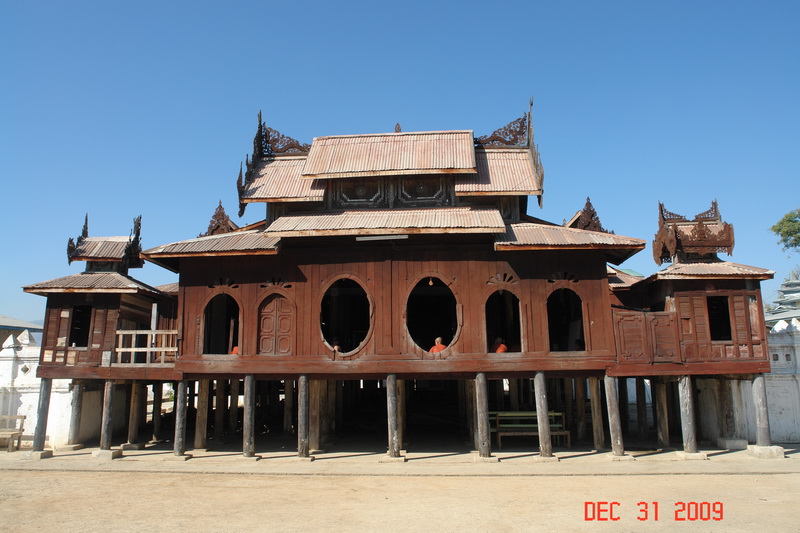 inle lake1 monastery.JPG