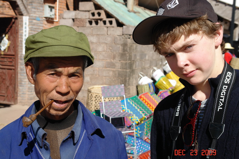 dali and minority people51 market.JPG
