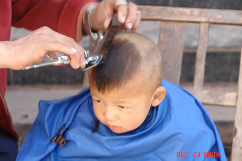 dali and minority people54 market.JPG