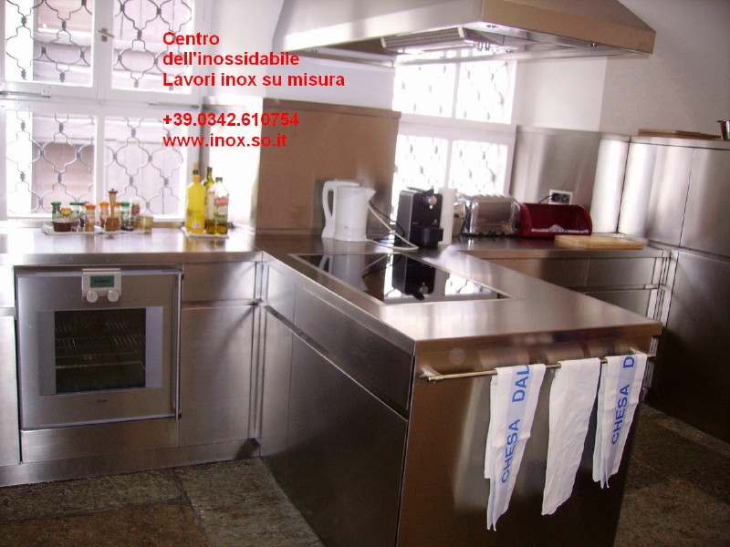 cucina arredamento tutto inox su disegno mobili piani lavoro cappa
