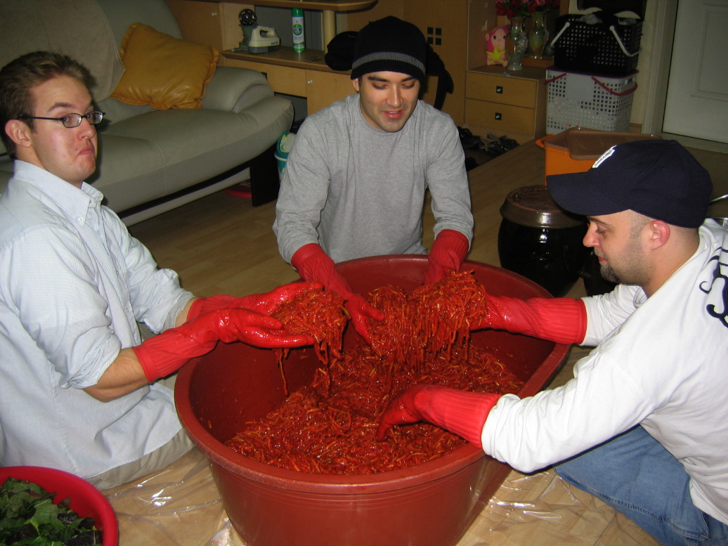 3Making Kimchi at Yuns Dec10th 2005 022.jpg