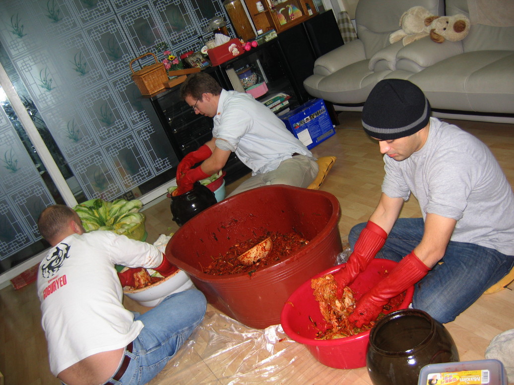 5Making Kimchi at Yuns Dec10th 2005 031.jpg