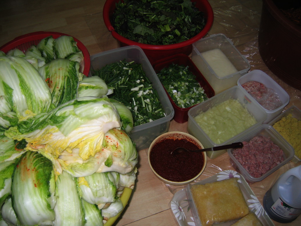 Making Kimchi at Yuns Dec10th 2005 019.jpg