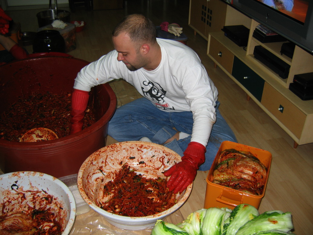Making Kimchi at Yuns Dec10th 2005 030.jpg