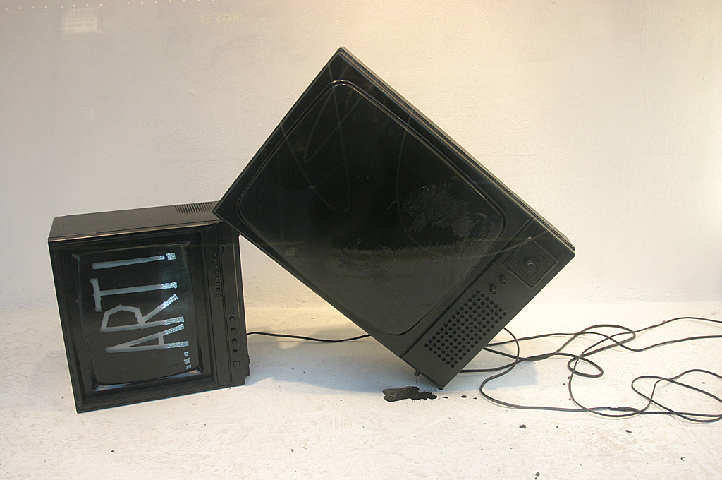 January 3 2006: <br> TV or not TV