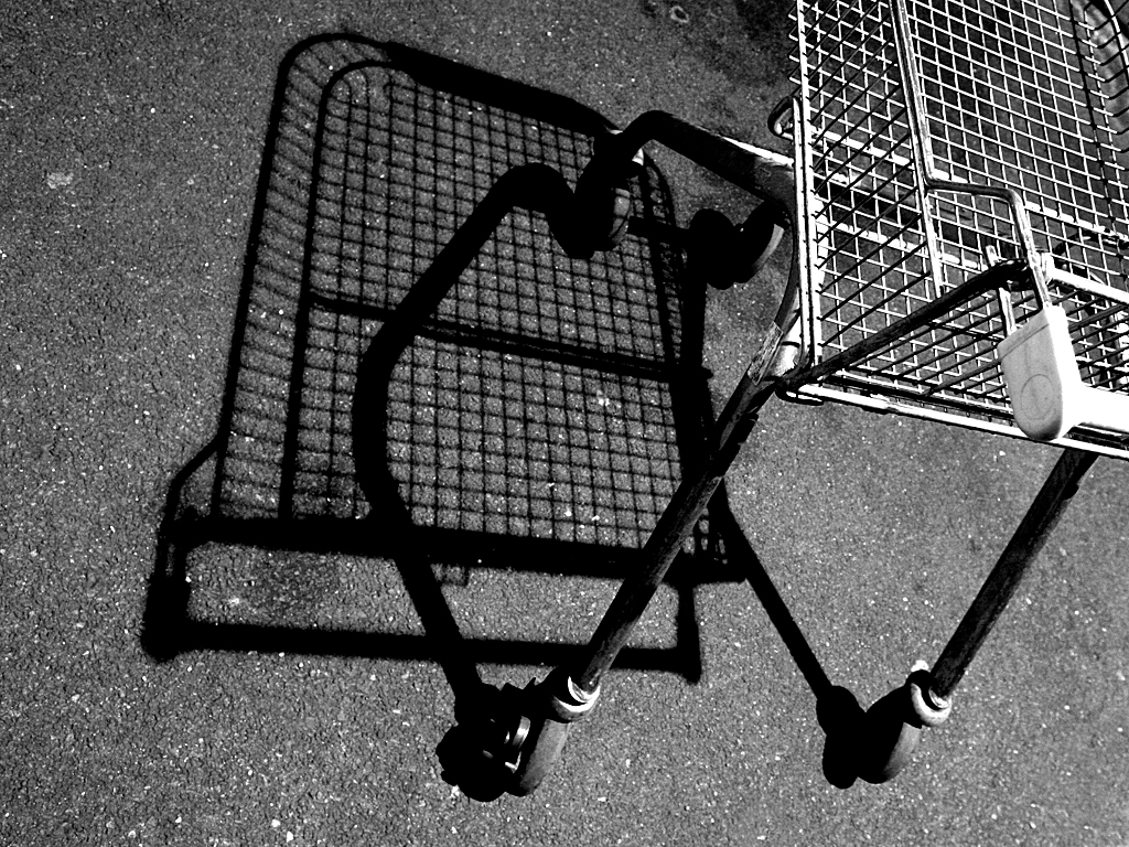 July 6 2006: <br> Shopping Trolley By Night