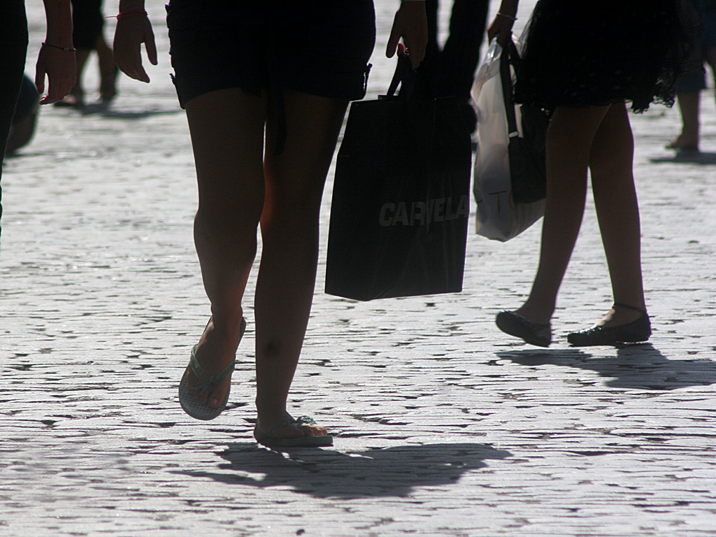 August 9 2006:  <br>  Ladies What Shop