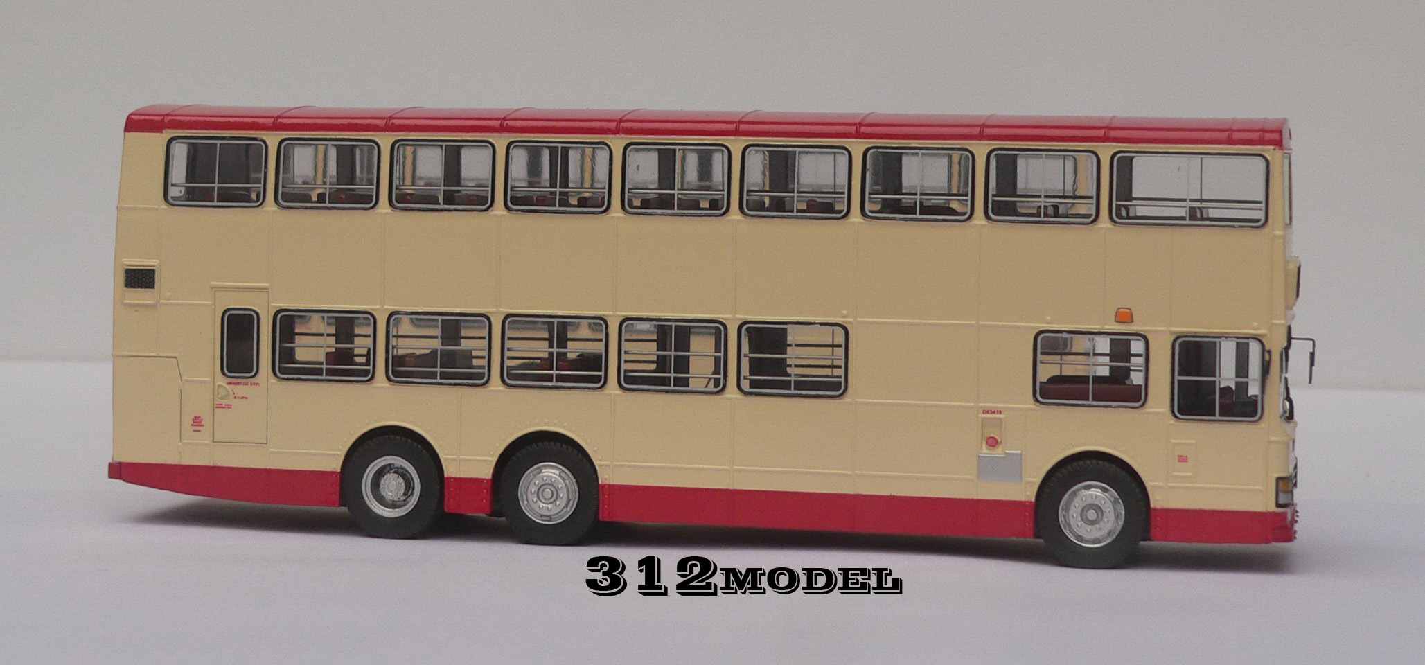 Dennis Dragon 12m(3 doors)-0312.JPG