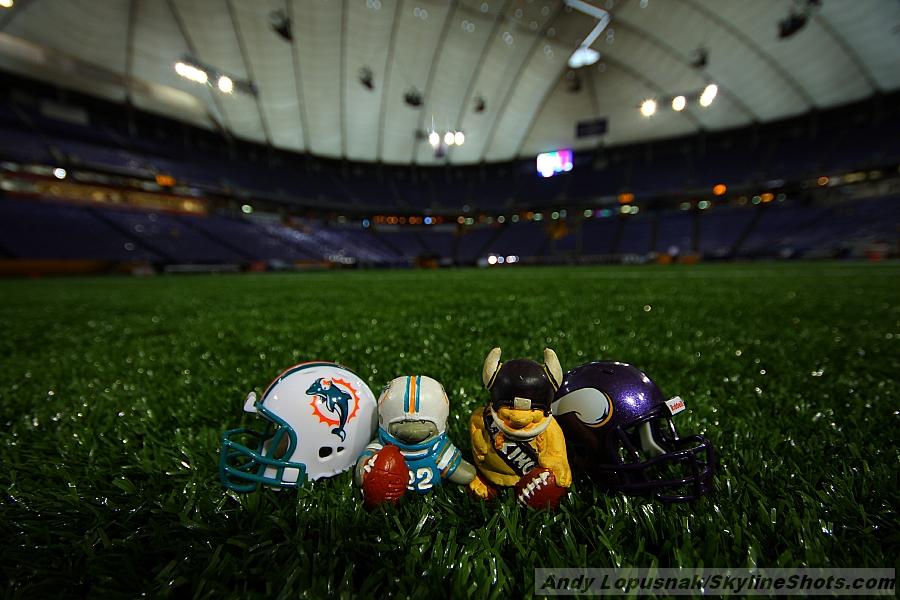 NFL Huddles: Miami Dolphins at Minnesota Vikings at the Metrodome