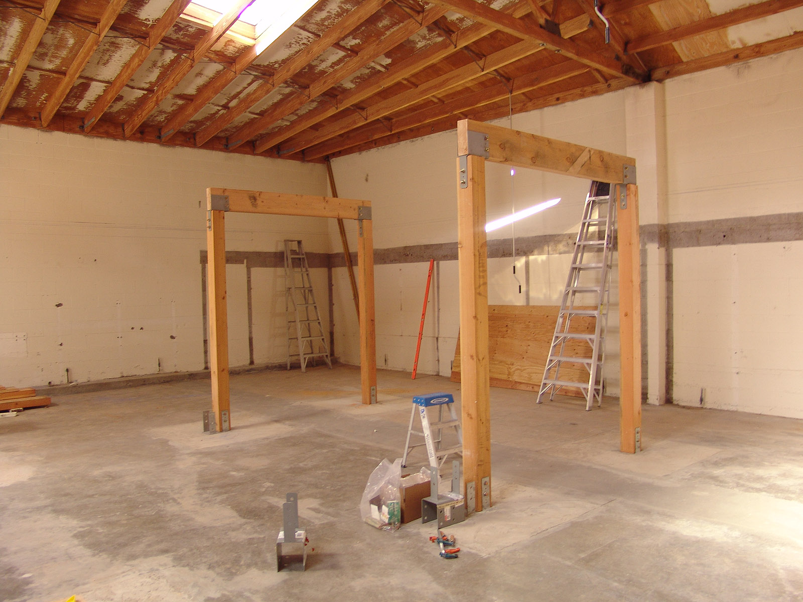 15.First Posts and Beams.JPG