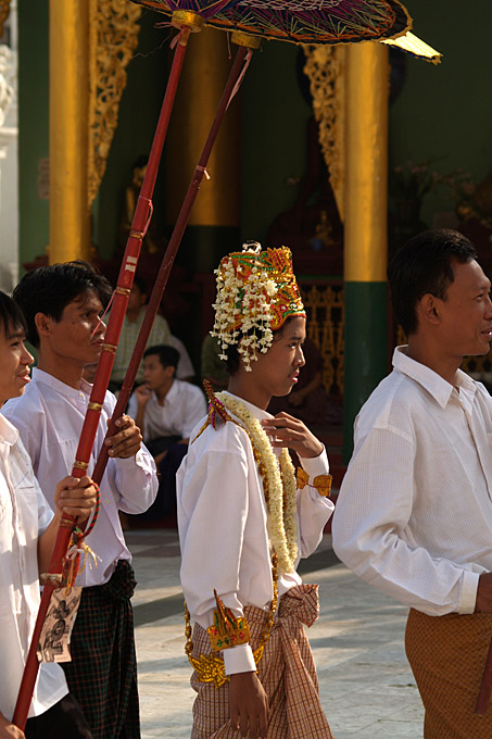 008 - Ceremony, Swedagon pagoda