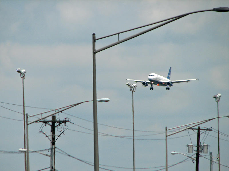 Jetblue A320 descending at Newark