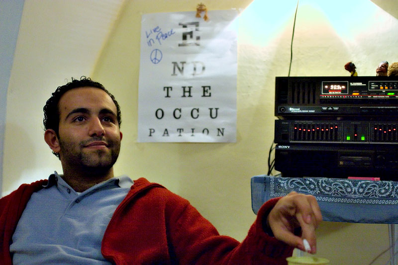 Student and eye chart - Jenin