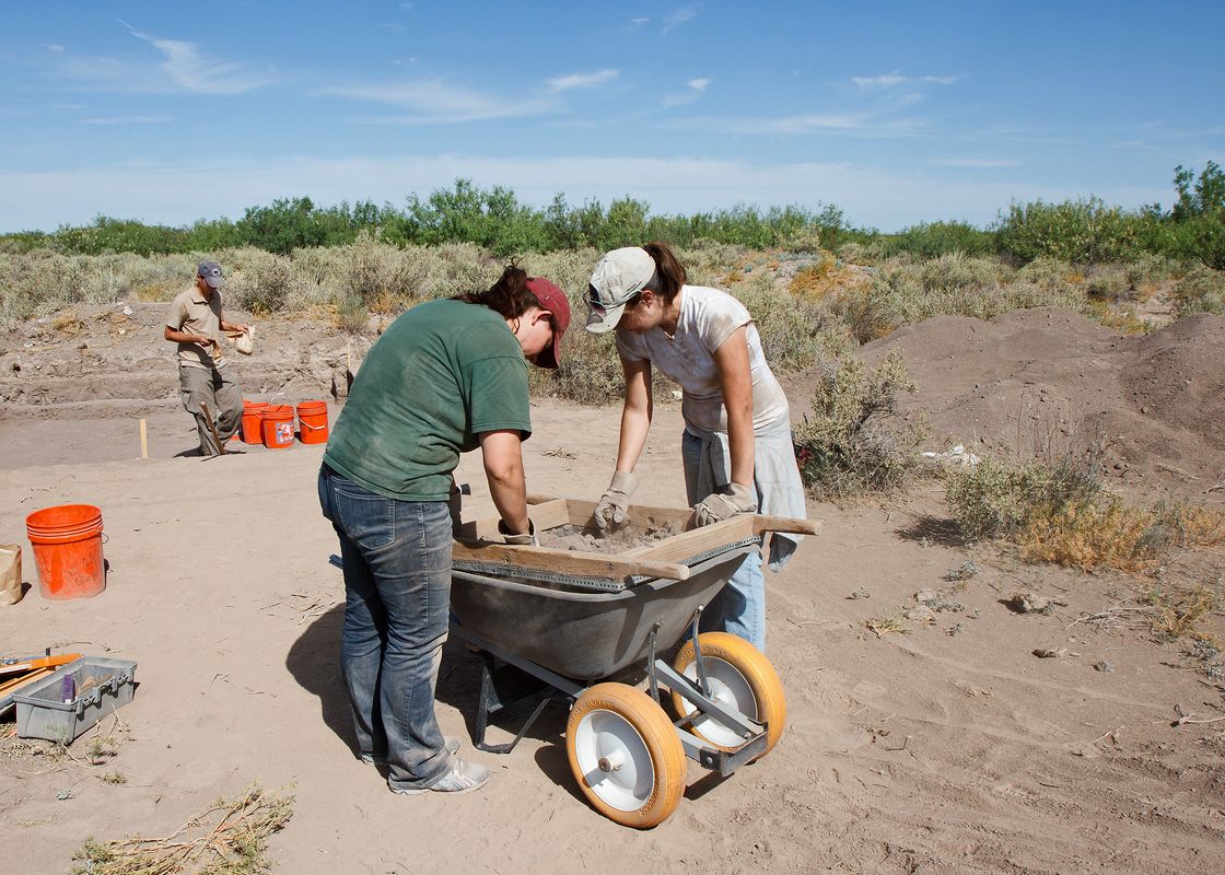 Amanda Catalano and Kristin Morehead with Sean Dolan in background (Archaeology field school)