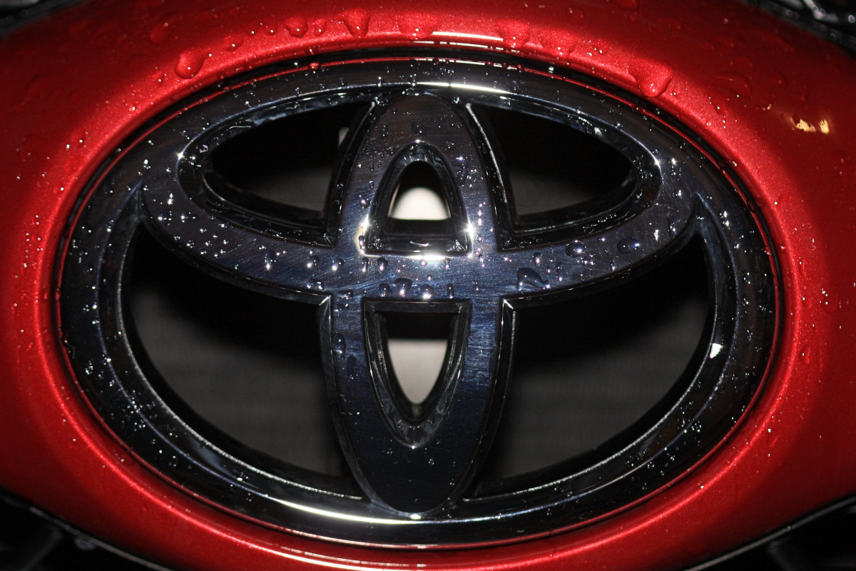 Toyota Emblem Macro<BR>January 25, 2010