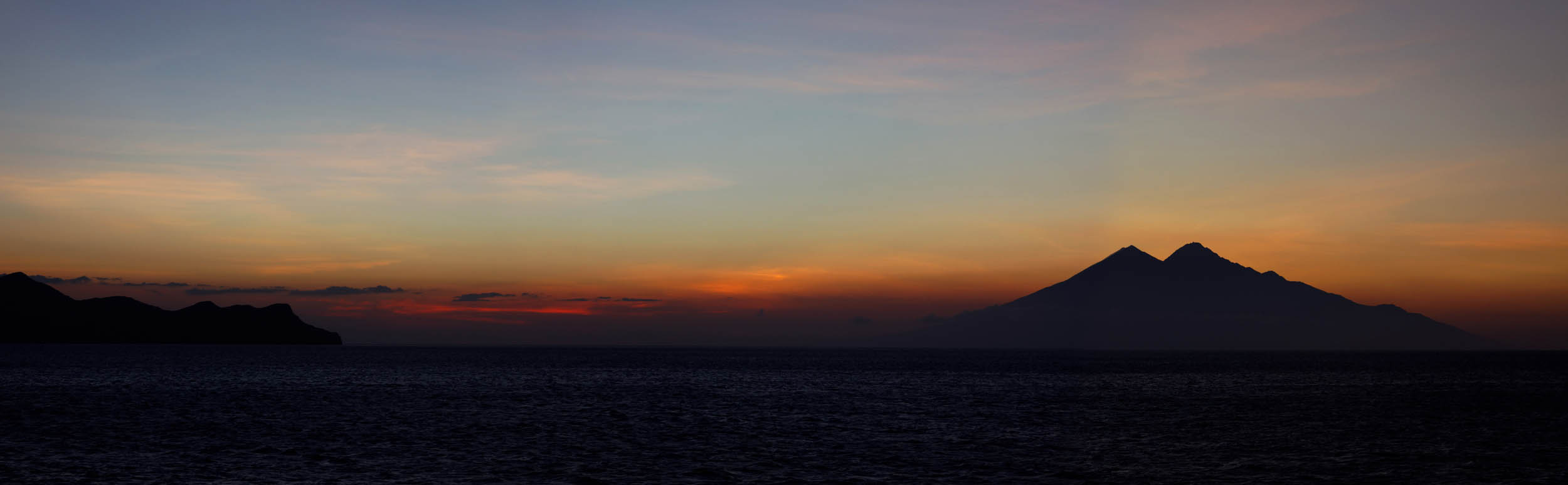 Sangeang sunset pano.jpg