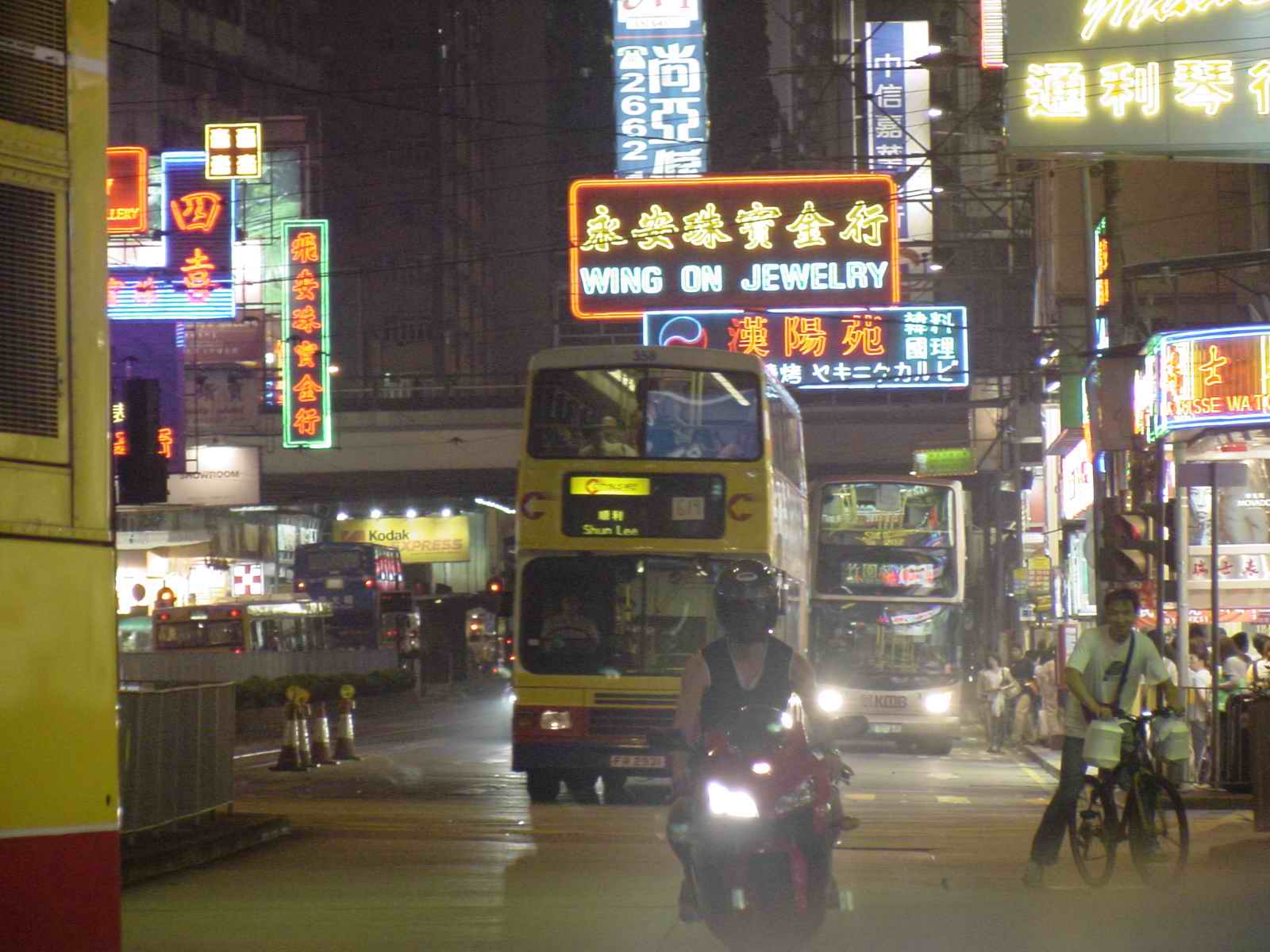 HK Wanchai to Central at night