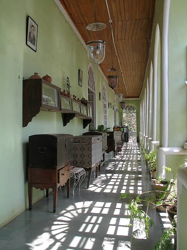 Long gallery *